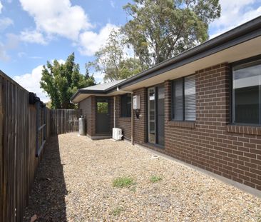 :: MODERN FIVE BEDROOM HOME IN HILLCLOSE ESTATE - Photo 2