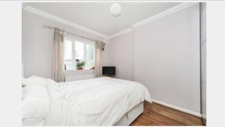 2 Bed Maisonette, Charlton Road, SE7 - Photo 2