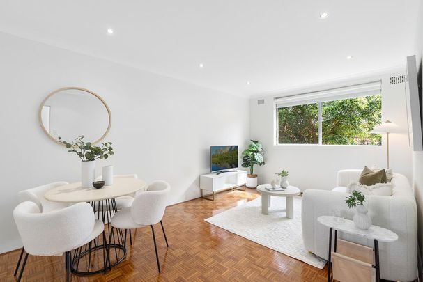 Tastefully Renovated, Centrally Situated, Breathtakingly Ambient, Sun-Kissed And Private Executive Style One Bedroom Oasis, Moments To The Village - Photo 1