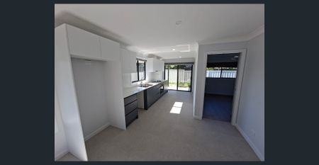 Brand new granny flat in a convenient location - Photo 3