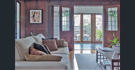 Executive Duplex. Fully Furnished & Accessorised. Includes all Utilities, Fast WIFI, Smart TV, Netflix & Foxtel. Just bring your suitcase! - Photo 3