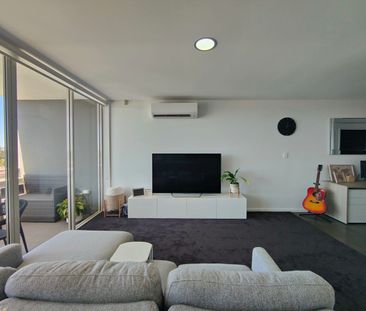 Modern Apartment with Ocean Views & Unbeatable Location - Photo 1