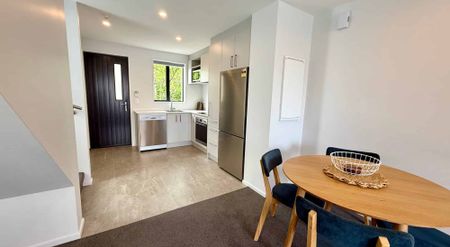 IMMACULATE AS NEW FULLY FURNISHED INNER CITY APARTMENT! - Photo 4