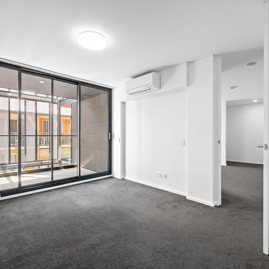 Chic inner city living with Two Bedrooms - Photo 1