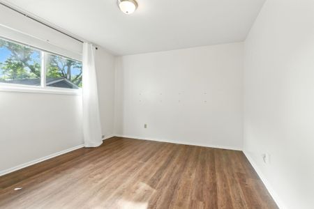 For Lease - 10 Owen Place Unit# MAIN, Hamilton, Ontario - Photo 4