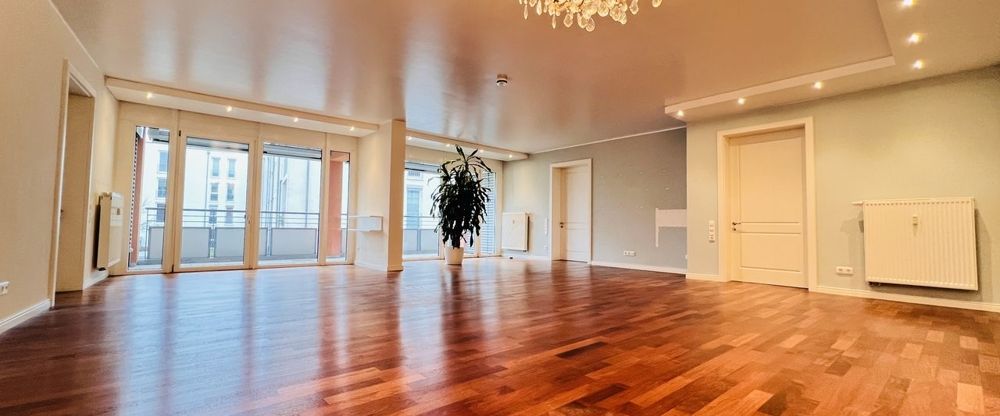 Exklusive 3,5-Zimmerwohnung mit Balkon auf der Maininsel zu vermieten - Foto 1