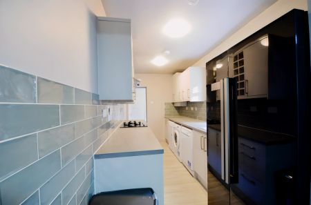 6 Bedroom 2 Bathroom - Photo 5