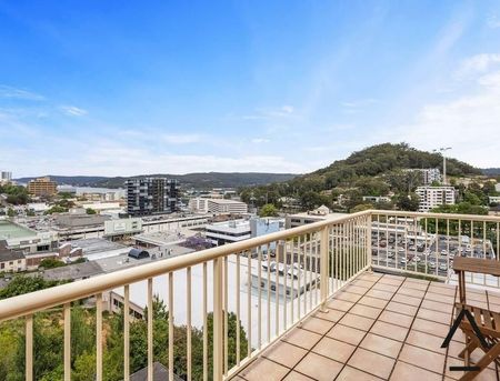 Neat & tidy oversized apartment with views - Photo 2