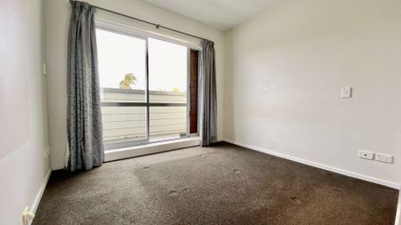 2-Bedroom Apartment in Prime Location - Photo 2