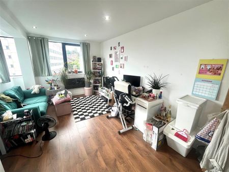 Carlton Square - Photo 2