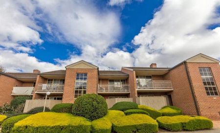 Bright and Modern Two-Bedroom Apartment in the Heart of Lyneham - Photo 2