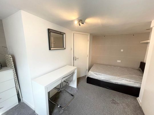 Haddon Avenue (room 1) Leeds - Photo 1