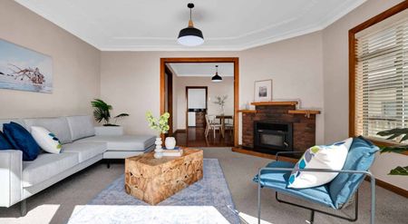 STRANDON - 3 BEDROOMS - Photo 2