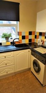 Flat 2, 18 Wellington Square, NG7 1NG, NOTTINGHAM - Photo 3