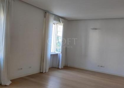 Parioli-Piazza delle Muse: Restored 3 bedroom, 3 Bath, spacious living, kitchen, balcony, near park, master bed & 2 single bedrooms. Ref 1045