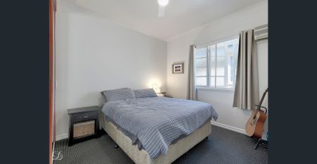 2 BEDROOM HOUSE + STUDY - Photo 4