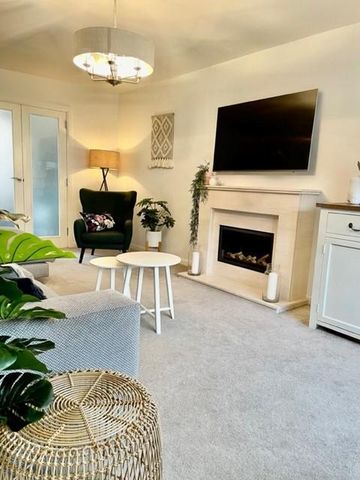 5 bedroom detached house to rent - Photo 2