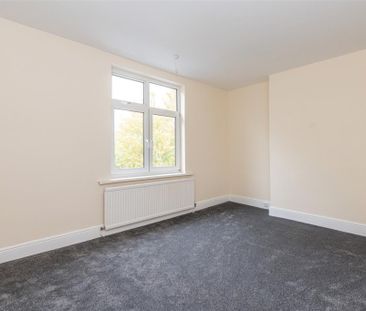 3 bed House - Mid Terrace To Let - Photo 5