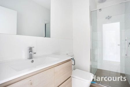 Spacious and Light-Filled 2-Bedroom Home in Mill Park - Photo 4