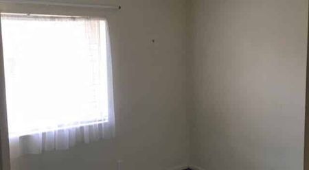 Fantastic 3-Bedroom Home in Mangere Bridge - Photo 4