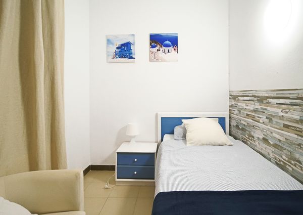 Newly renovated and furnished 2 minutes from Sagrada Familia.