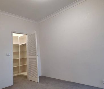 Walking distance to Carlton Train Station - Photo 3