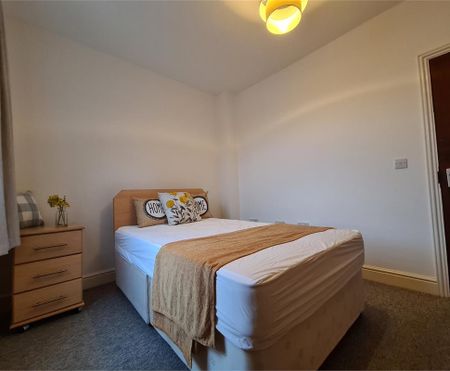 Room 3, Flat 2, 33 Mill Road, Cambridge - Photo 2