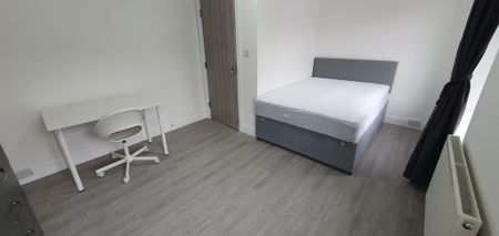 1 bedroom in a house share to rent - Photo 4