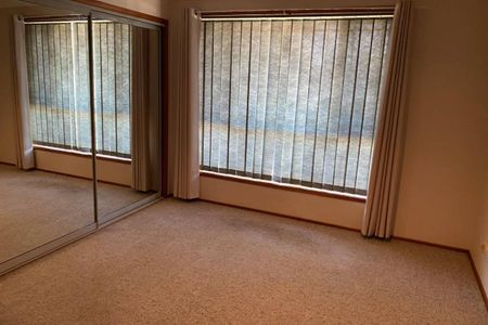 NEAT AND TIDY 4 BEDDER IN LAKESIDE! - Photo 2
