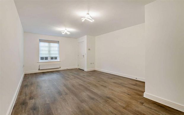 3 bedroom end of terrace house to rent - Photo 1