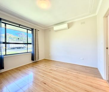 4 Thorne Avenue, Pendle Hill NSW 2145 - House For Rent | Domain - Photo 2