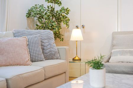 Stunning Three-Bedroom Semi House Located Just Minutes Away From Chatswood - Photo 2