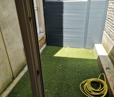 BEAU STUDIO MEUBLÉ AVEC COUR CENTRE VILLE AMIENS - Photo 2