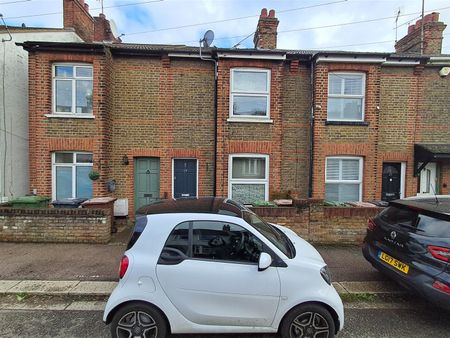 2 bed terraced house to rent in Greatham Road, Bushey, WD23 - Photo 2