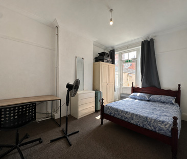 6 bedroom detached house to rent - Photo 5