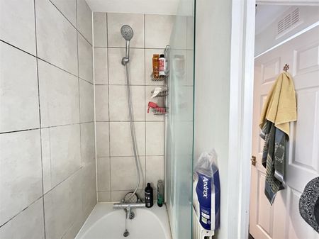 2 Bedroom House - Mid Terrace To Let - Photo 5