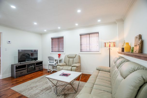 For Lease - 5563 Lockengate Court, Mississauga, Ontario - Photo 1