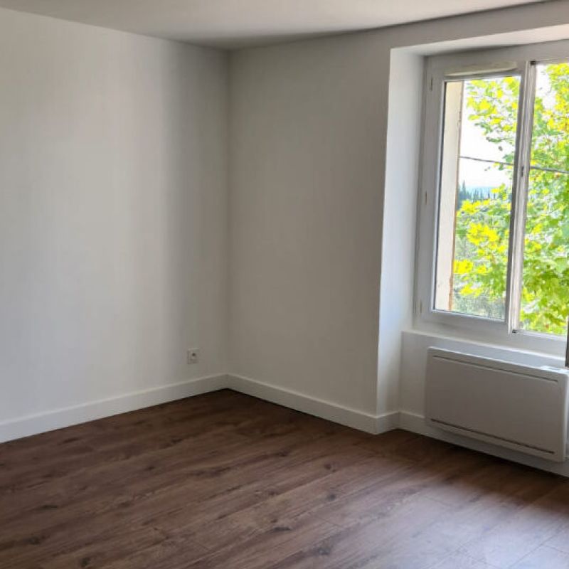 SAINT CHAMAS - Maison mitoyenne de 110m² rénovée à neuf - Photo 1