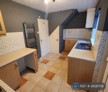 2 bedroom end of terrace house to rent - Photo 4