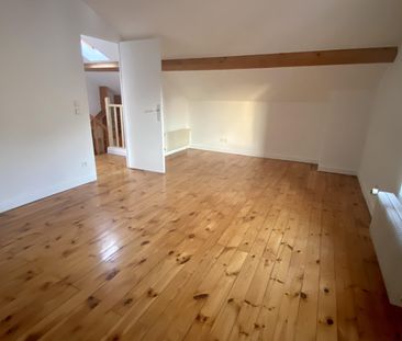 Location / Duplex - Photo 5