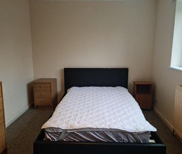 4 bedroom detached house to rent - Photo 2