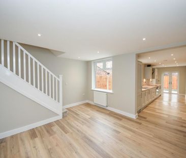 3 bedroom end of terrace house to rent - Photo 4