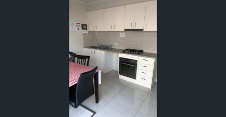 STUDIO APARTMENT WITH PRIVATE BATHROOM AND KITCHEN - fully furnished and all bills included. - Photo 5