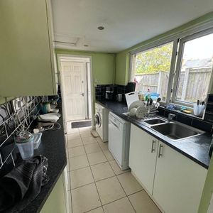 House to rent - Photo 2