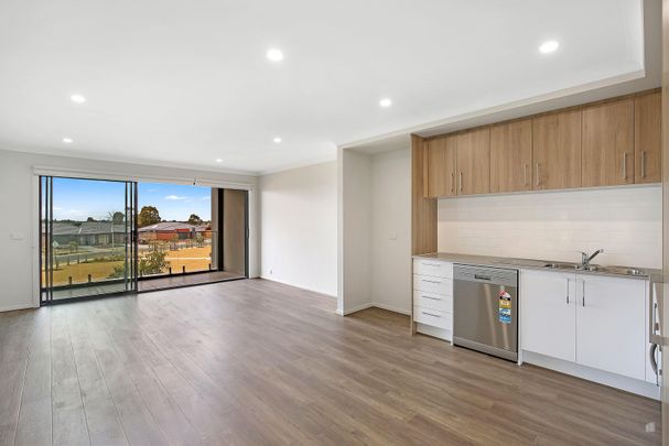 17 Bodega Walk, Brookfield VIC 3338 - Townhouse For Rent | Domain - Photo 1