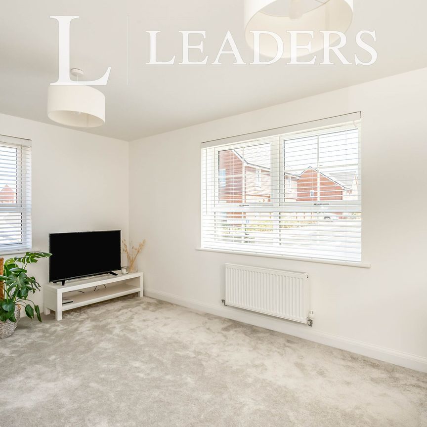 3 bedroom house to rent Pycroft Avenue, Westhampnett, Chichester, PO18 - Photo 1