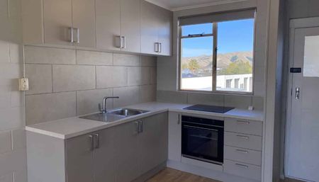 Sunny One Bedroom Unit, Close to town - Photo 3