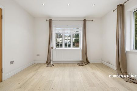 Graylands, Theydon Bois - Photo 4