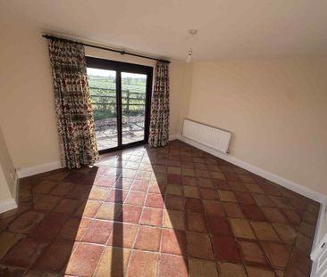 4 bedroom detached house to rent - Photo 2