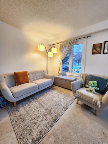 For Lease - 63 Bronte Crescent, Barrie, Ontario - Photo 2